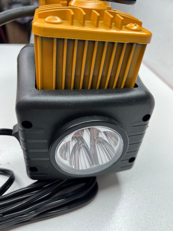 پمپ فندکی دیوالت 12V2F دو سیلندر نمای نزدیک