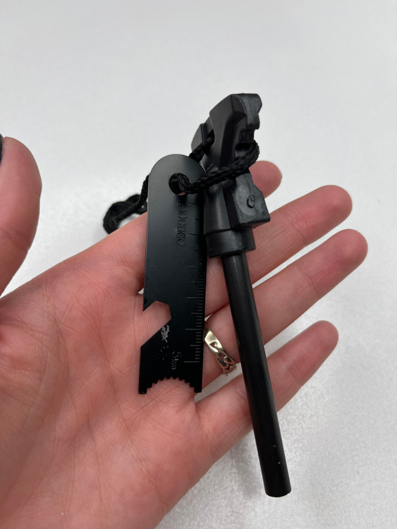 سنگ چخماق حرفه ای آتش زنه نمای نزدیک