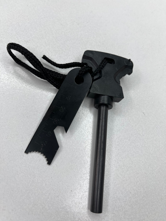 سنگ چخماق آتش زنه از نمای بغل