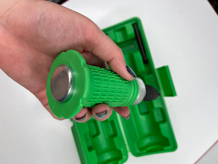 پیچ گوشتی تقه ای باس ۴۰۰۸ بسته ۸ عددی نمای نزدیک